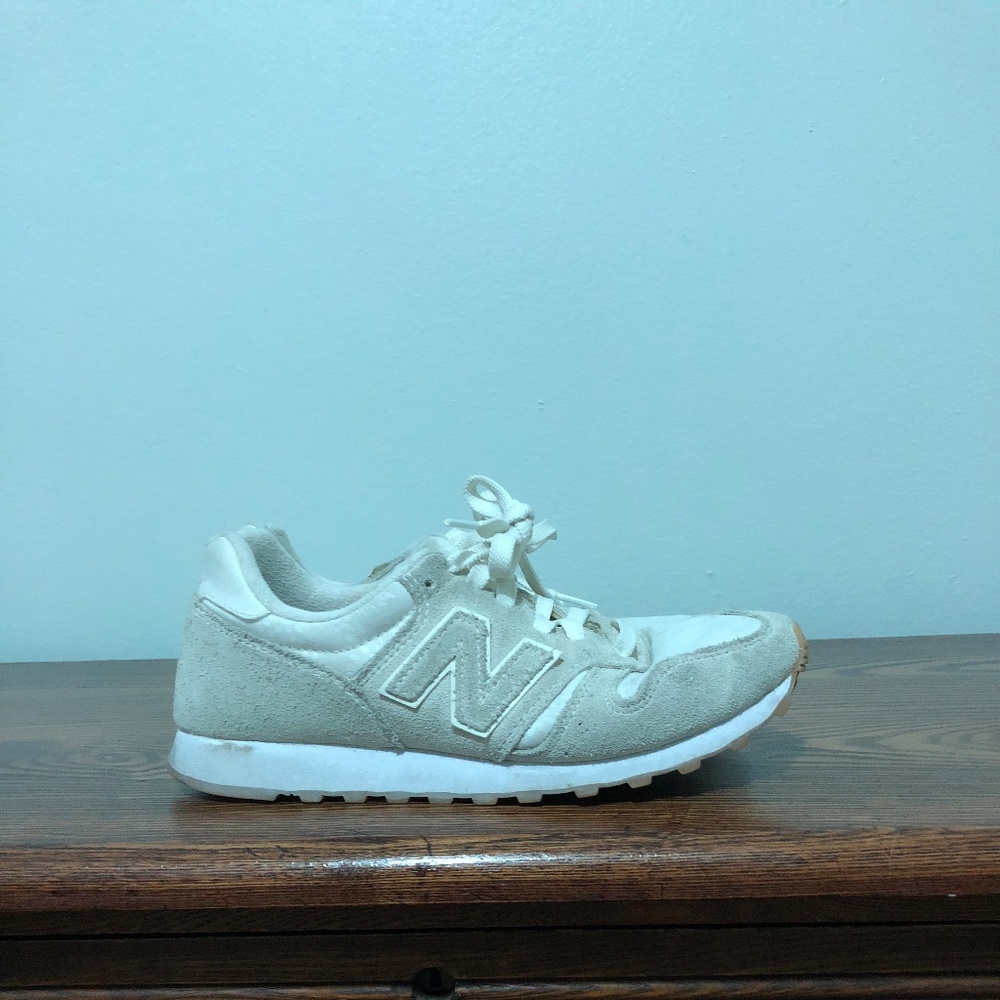 New Balance cream colored sneakers size 7